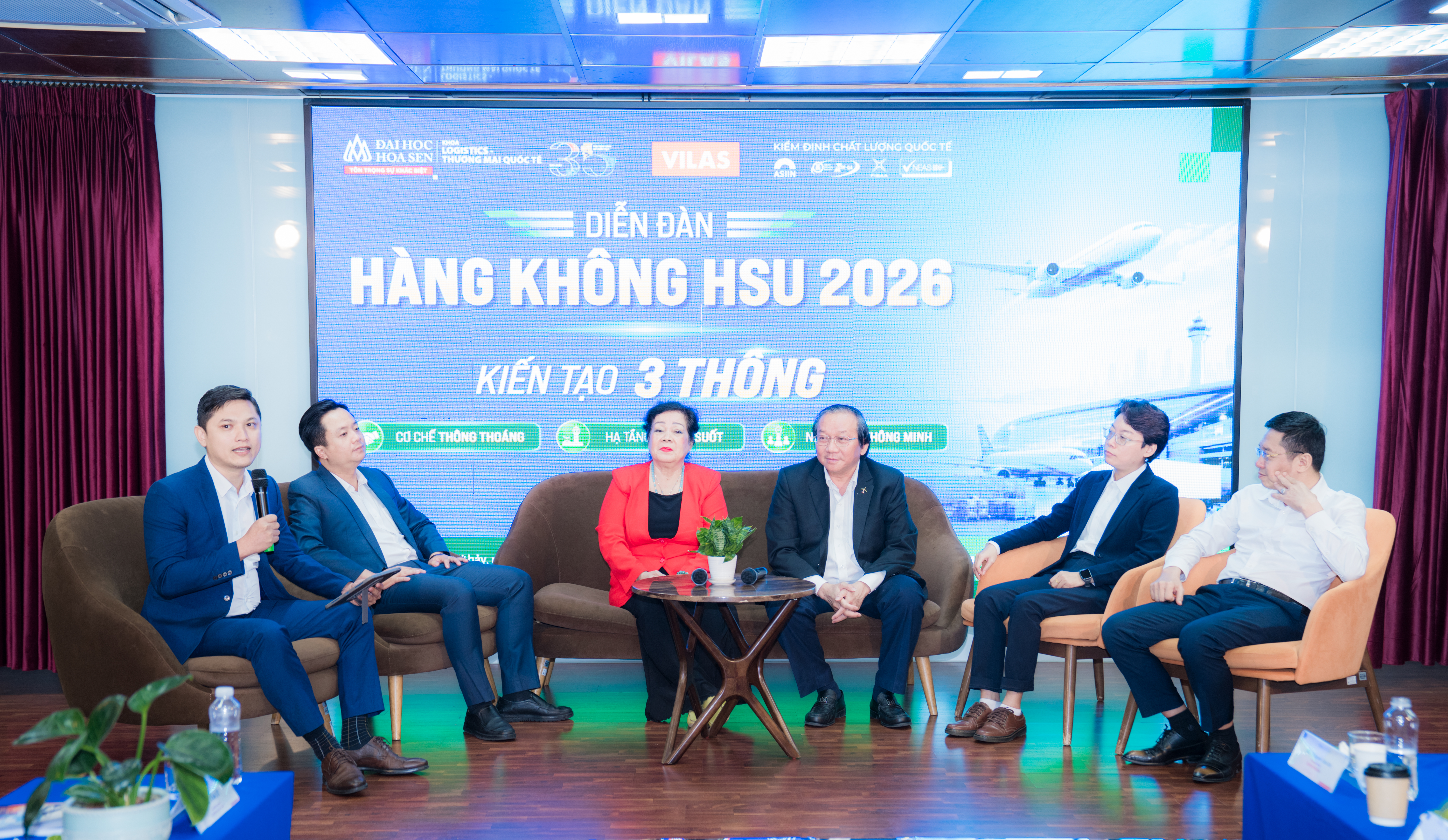Đại diện Instulink xuất sắc nhận danh hiệu ''Đại sứ Tri thức Hàng không'' tại Diễn đàn Hàng không HSU 2026