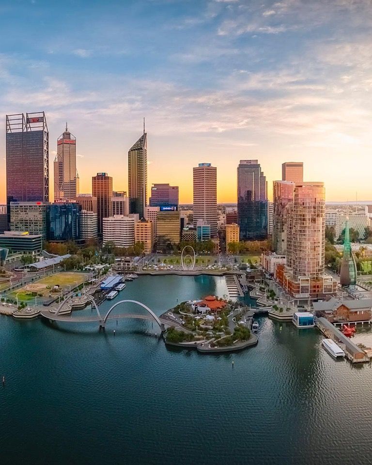 Toàn cảnh thành phố Perth nhìn từ sông Swan