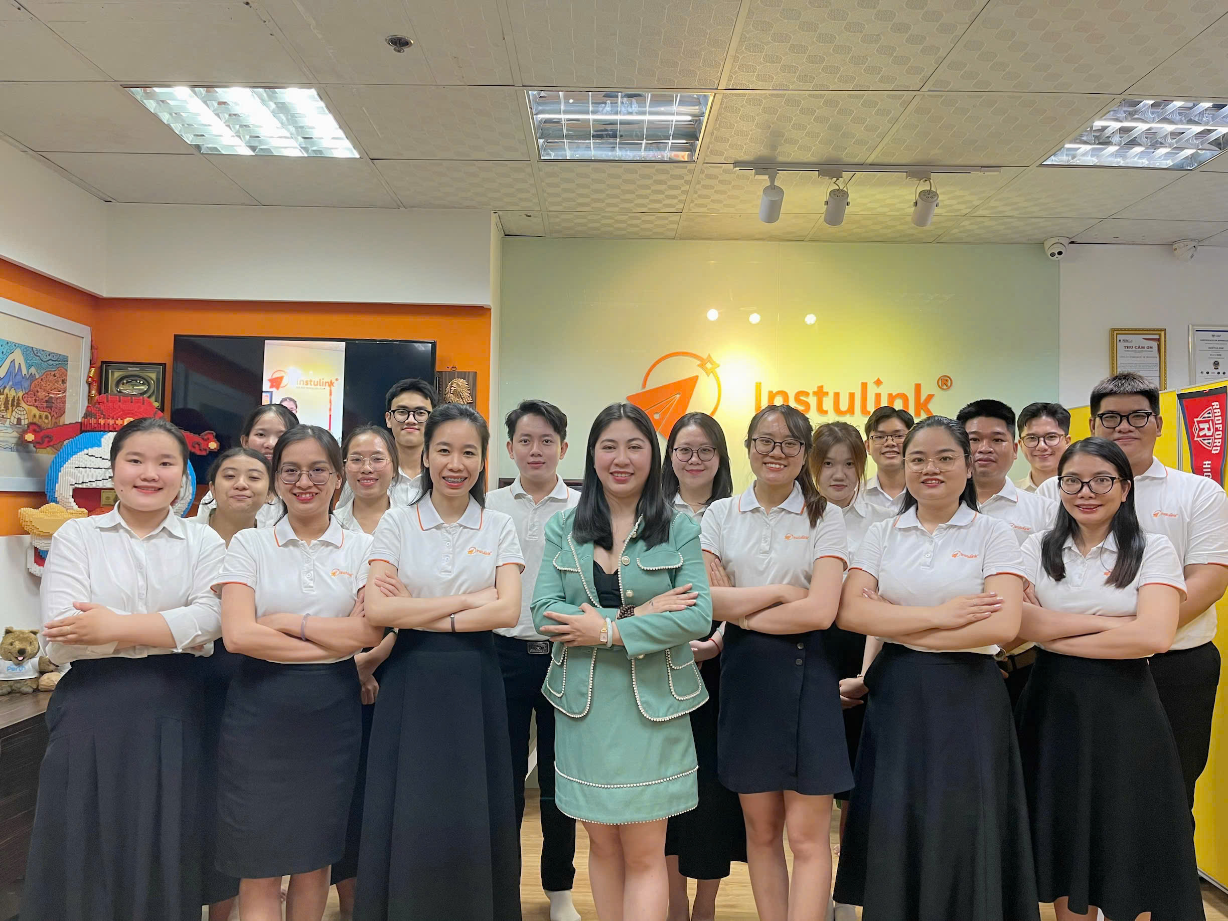 Instulink có hơn 10 năm kinh nghiệm với đội ngũ chuyên gia giàu tính chuyên môn